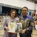 Murti Bunanta Presented Some of Her Works to Minister of Culture , Fadli Zon